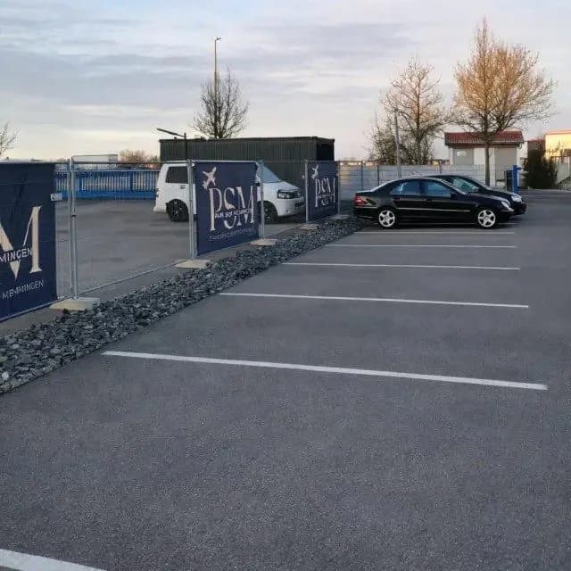 Eingezäunt & videoüberwacht.